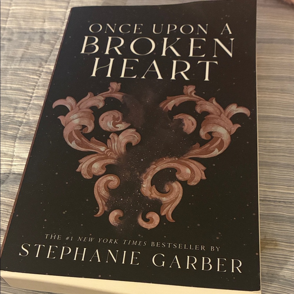 Once Upon a Broken Heart by - Black Cover